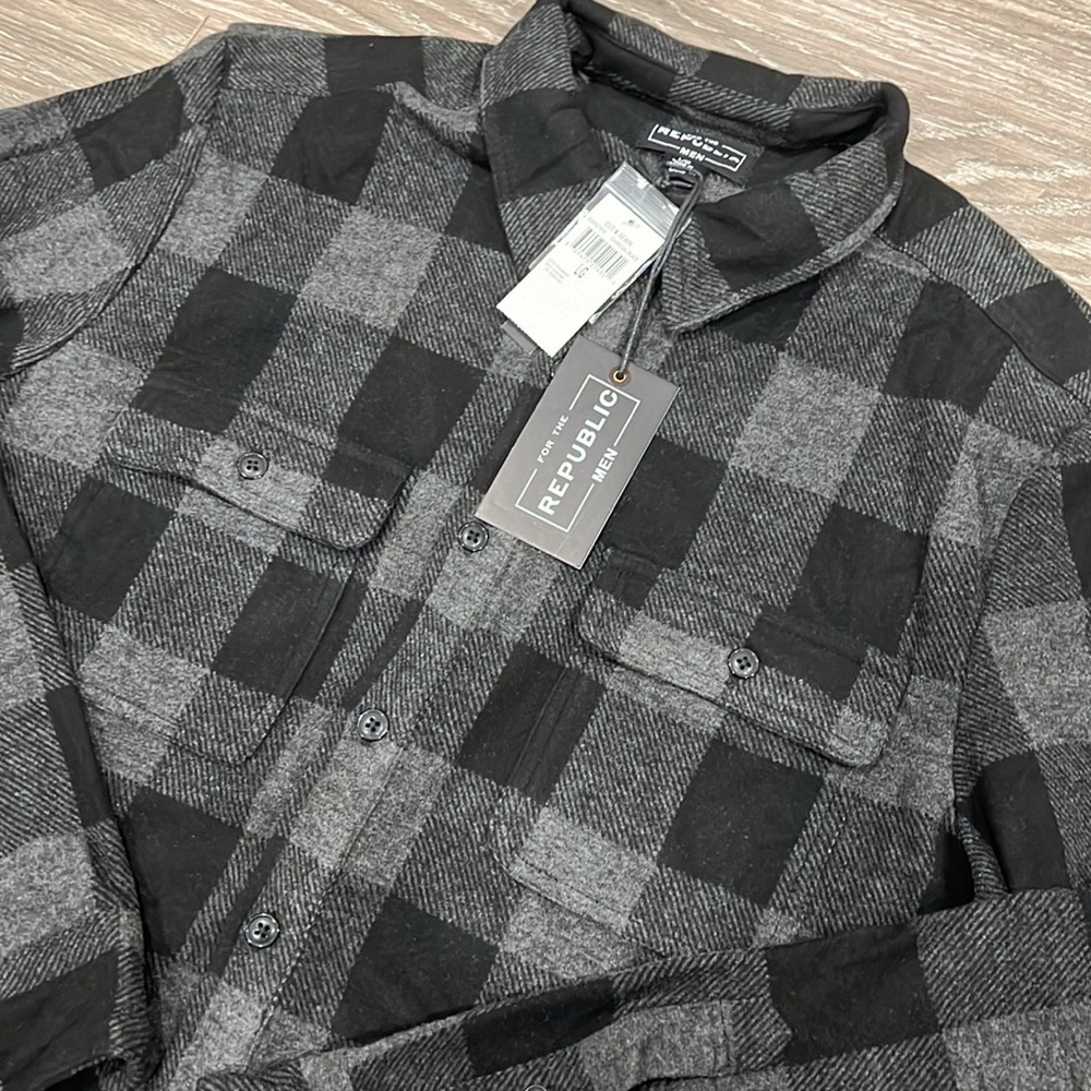 For the republic flannel. Size L. NWT. Black and grey - Picture 2 of 5